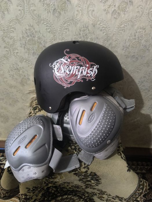 Продам роликовые коньки, с зашитой.