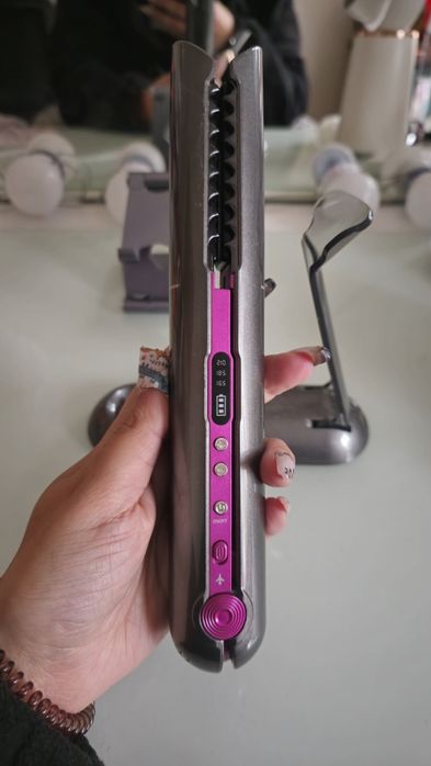 Alisadores, pente alisadores, escovas modeladoras e secador