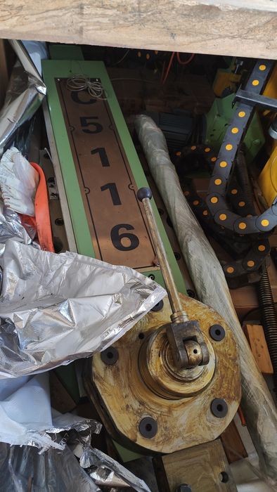 Токарні, фрезерні ,карусельні.