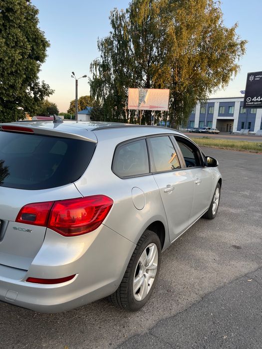 Автомобіль Opel Astra J