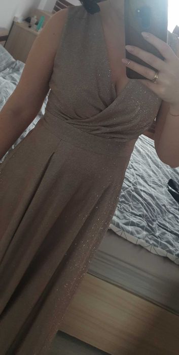 Sukienka wieczorowa w kolorze złota