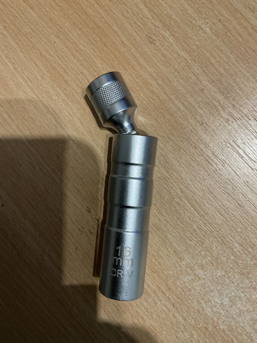 Cr-va якісний міцний зручний свічний ключ карданчик 12гр 3/8 поворотни