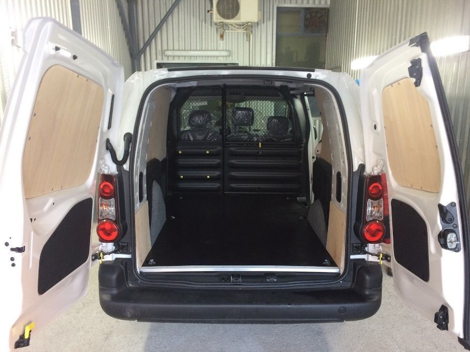 Citroen Berlingo L2H1 zabudowa przedziału ładunkowego