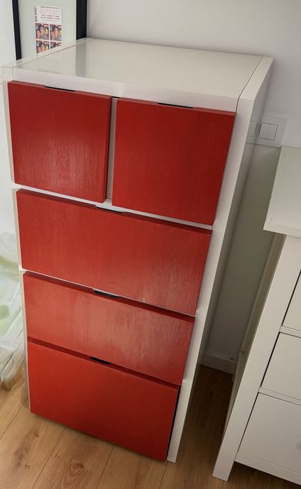 Movel de gavetas Branco e Vermelho