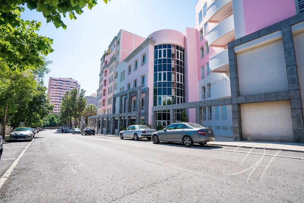 Loja com 3 Gabinetes nas Laranjeiras Lisboa