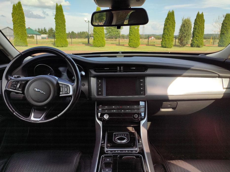 Karawan pogrzebowy Jaguar xf Pilato