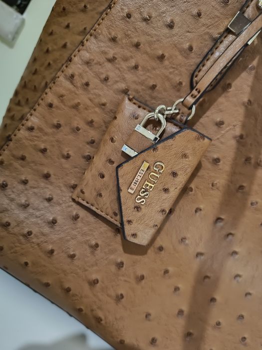 Mala castanha Guess como nova