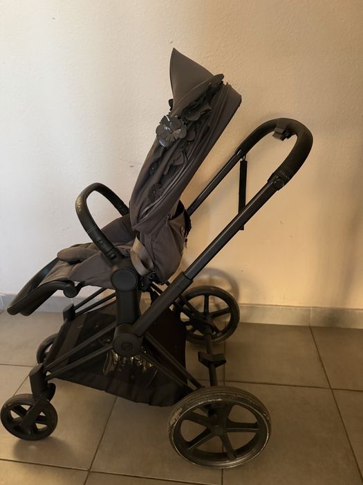 Продам  cybox Priam  2 в 1 ( в наличии прогулка +’щасси)