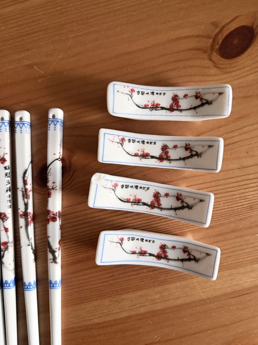 Ceramiczne pałeczki do sushi 7 sztuk + 4 podstawki