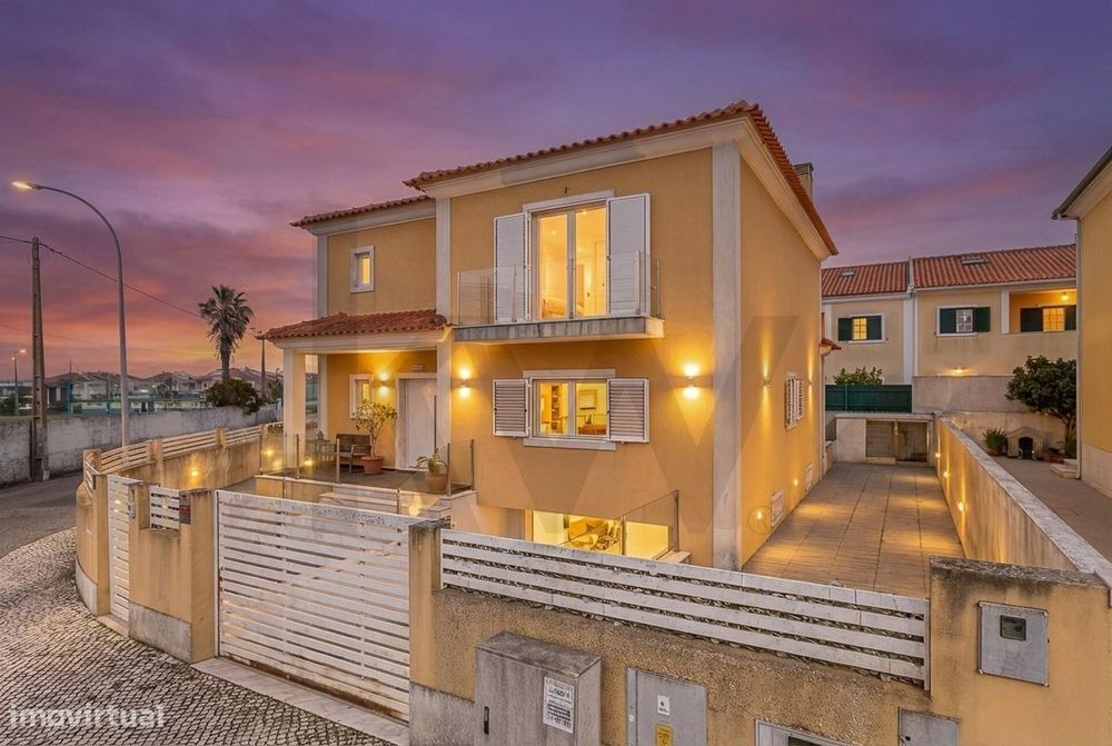 Moradia Isolada com 4 quartos, Garagem e Espaço Exterior - Algueirão