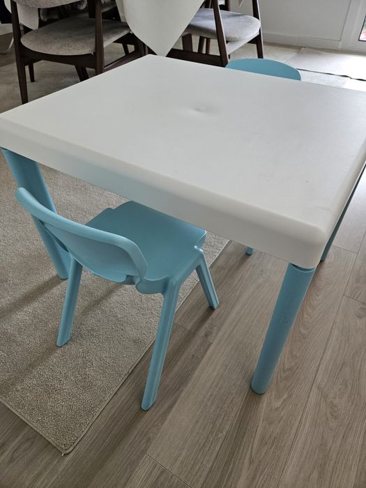 Mesa + 2 cadeiras criança