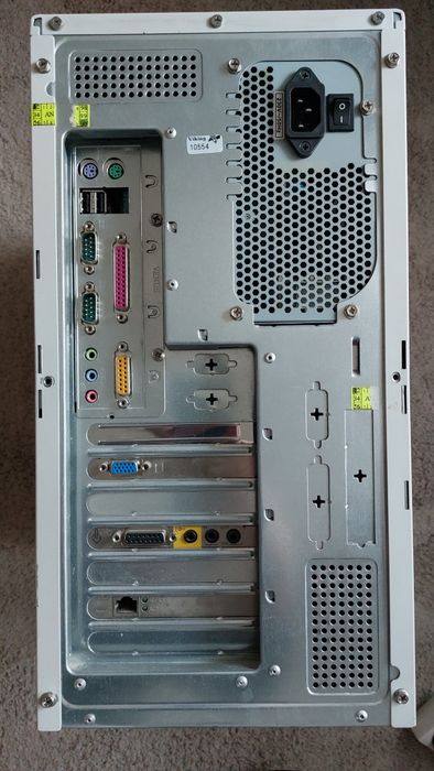 Komputer składak DVD, czytnik dyskietek, nagrywarka CD, Windows