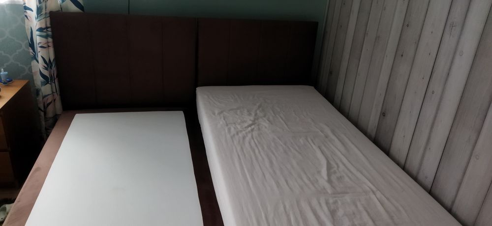 Łóżko tapicerowane 90x200 z zagłówkiem 2 sztuki,solidne, bez materaca.