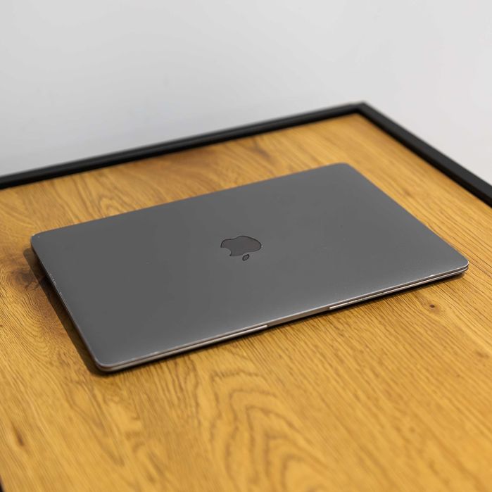 Macbook Air M1 - 13 cali - 8GB RAM - 256GB