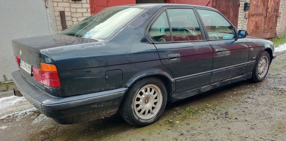Продам BMW 5 E34