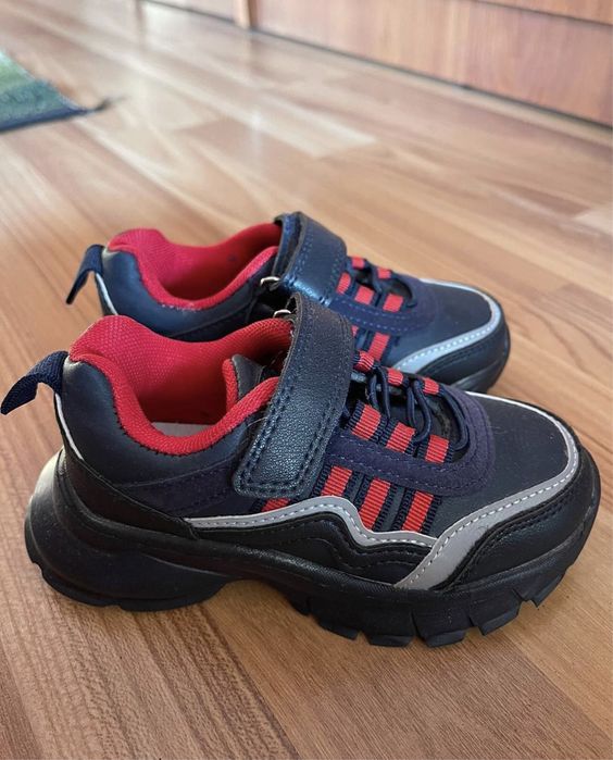 Дитячі кросівки