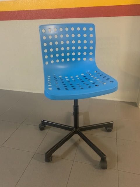 Cadeira Ikea com rodinhas