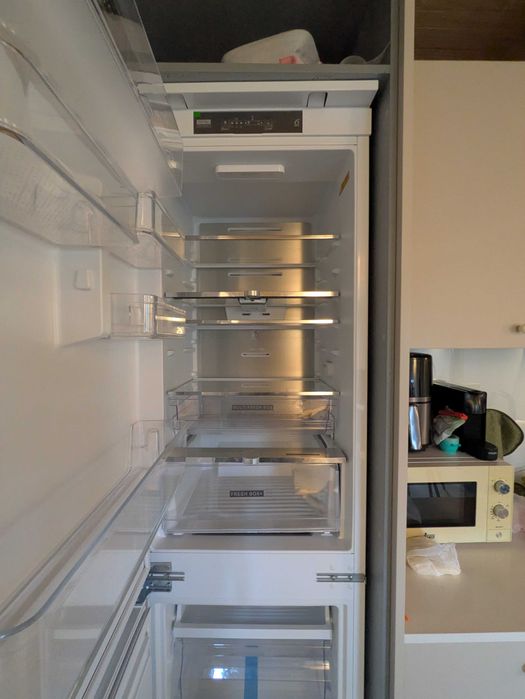 Frigorífico Combinado de Encastre Whirlpool Whc18 T341 250L COM FUGA