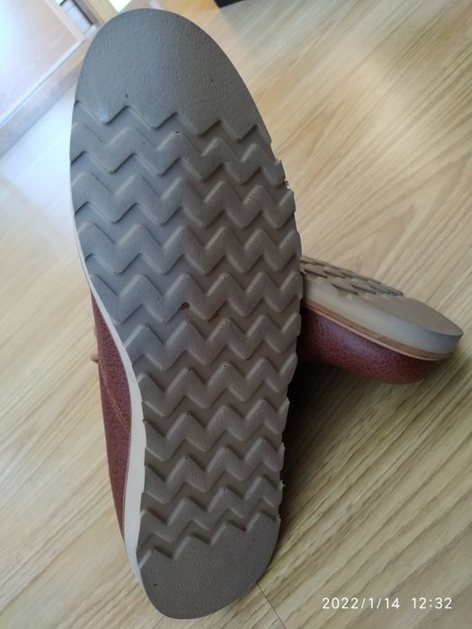 Botins em pele modelo Smart casual, totalmente novos
