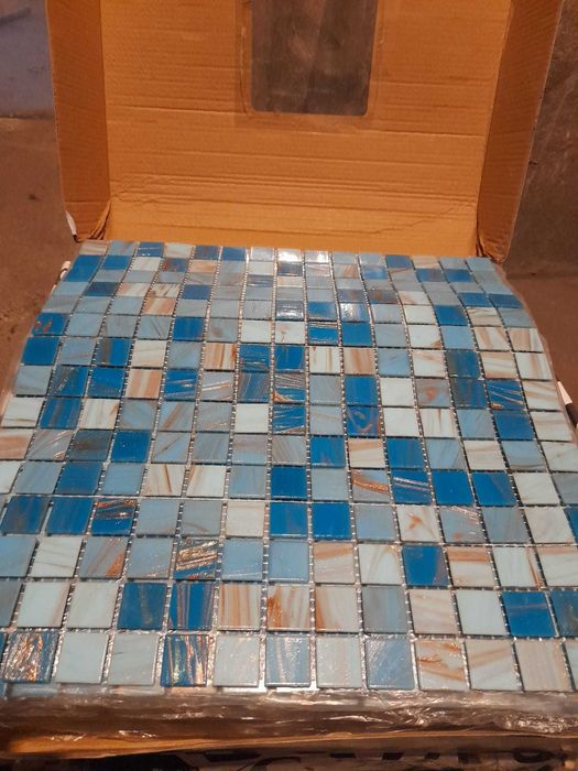 Szklana mozaika JADE 105 od Dunin 32,7 x 32,7  44 szt.