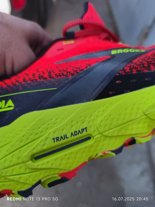 Продам кроссовки BROOKS