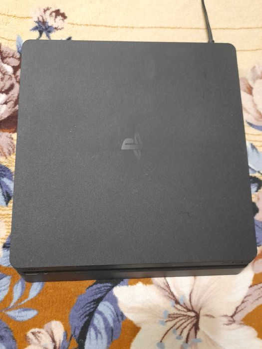 Продам PS4 slim 500 MB