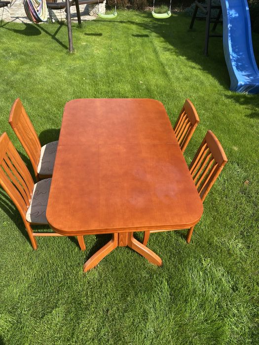 stół z 6 krzesłami