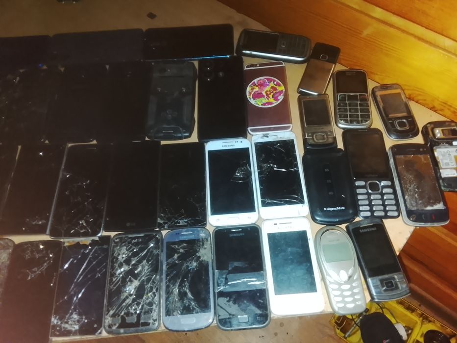 Smartfony/Telefony komórkowe uszk. Wyświetlacze