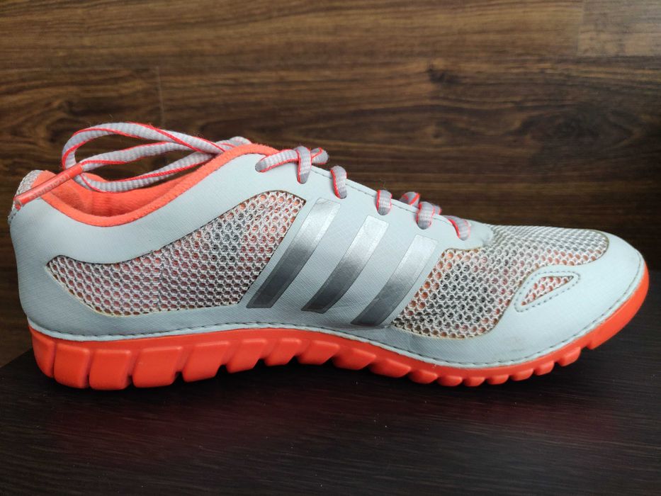 Adidas training  яркие кроссовки р .40,5 стелька 25,5 см. серые