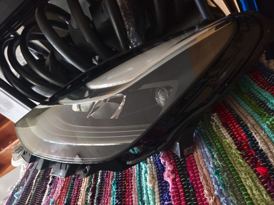 Farol Led esquerdo ou direito Tesla