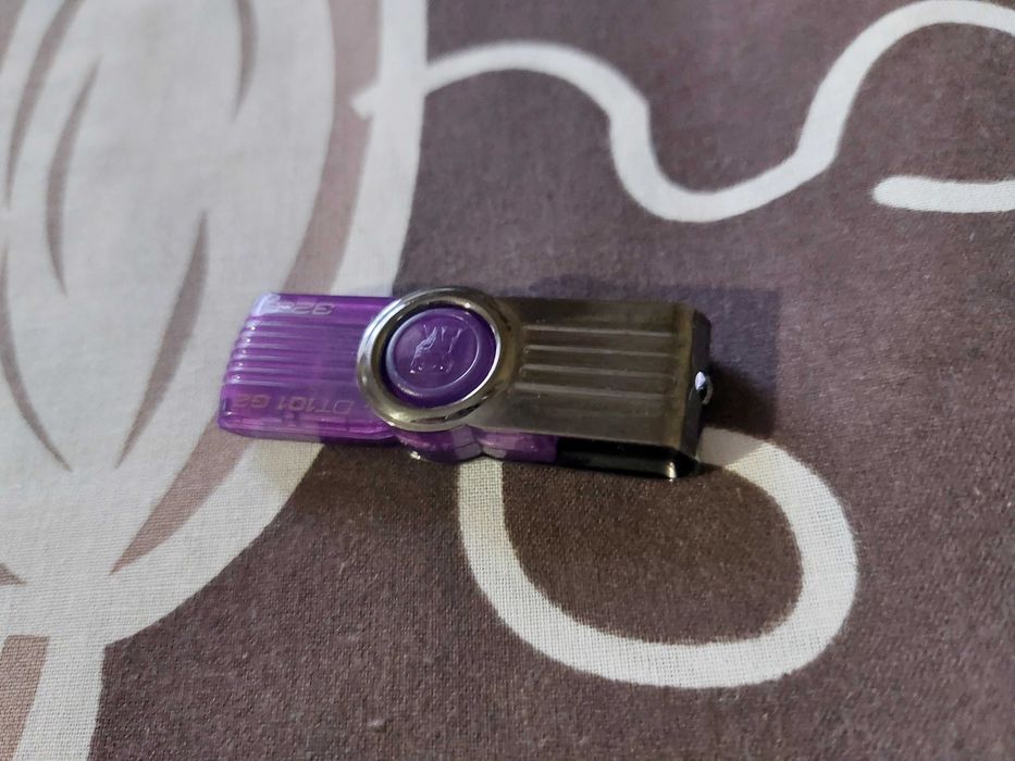 Флеш-накопичувач USB Kingston 32Gb  для зберігання інформації