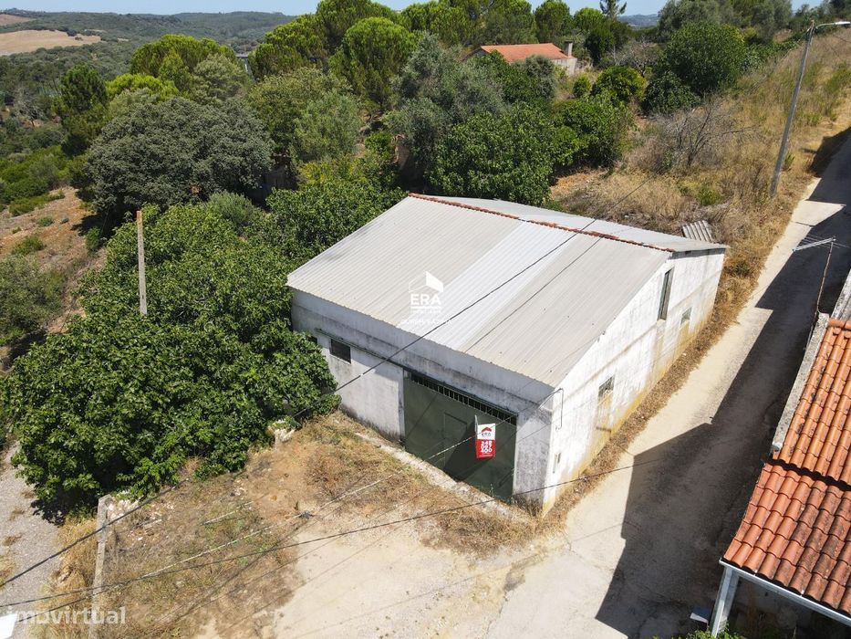 Armazém localizado perto de Tomar!