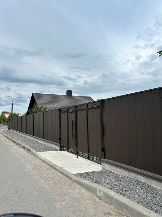 Паркан під ключ, будівельна бригада
