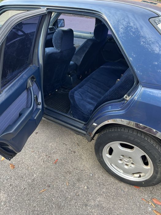 Mersedes W124 E230