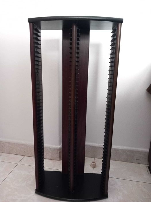 Suporte para CDs em madeira