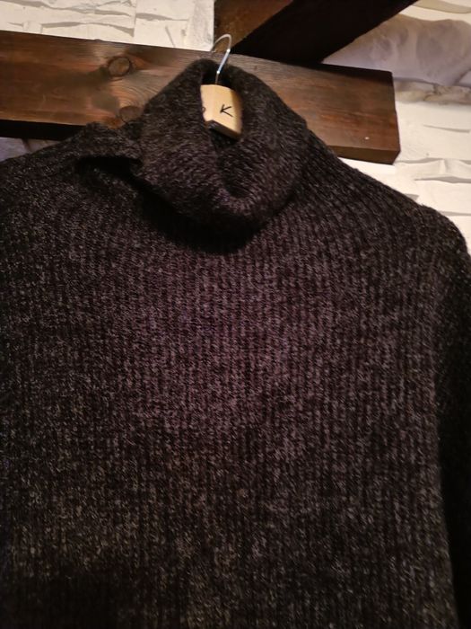 Piękny mięciutki,cieplutki grafiowy golf