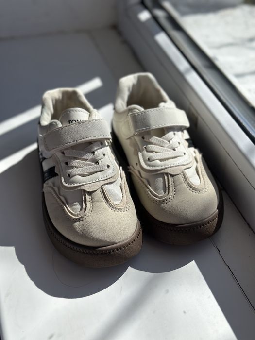 Кросівки adidas для дівчинки 28 (16,5) оригінал