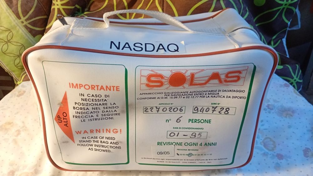 salva-vidas autoinflável, modelo "SOLAS" para 6 pesso