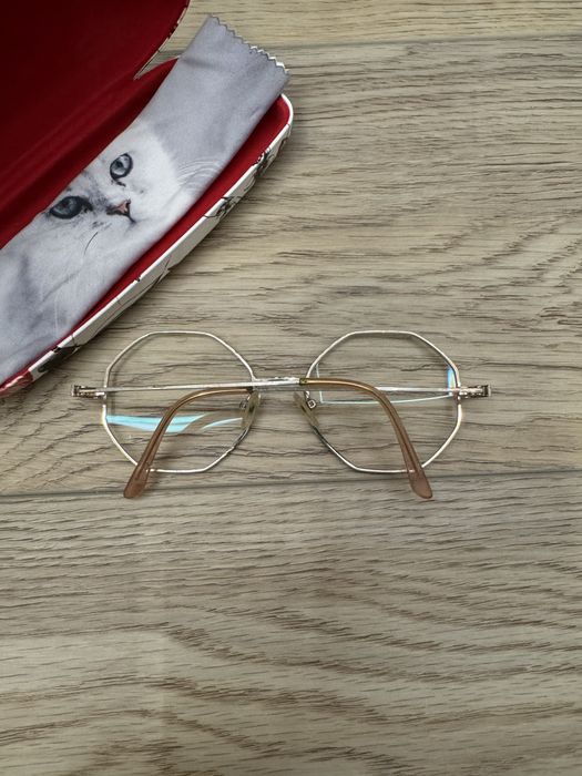 Złote różowe cienkie okrągłe metalowe oprawki okulary korekcyjne