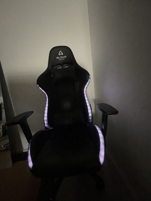 Cadeira Gaming ALPHA GAMER Cygnus RGB (Até 130 kg - Classe 4 - Preto)