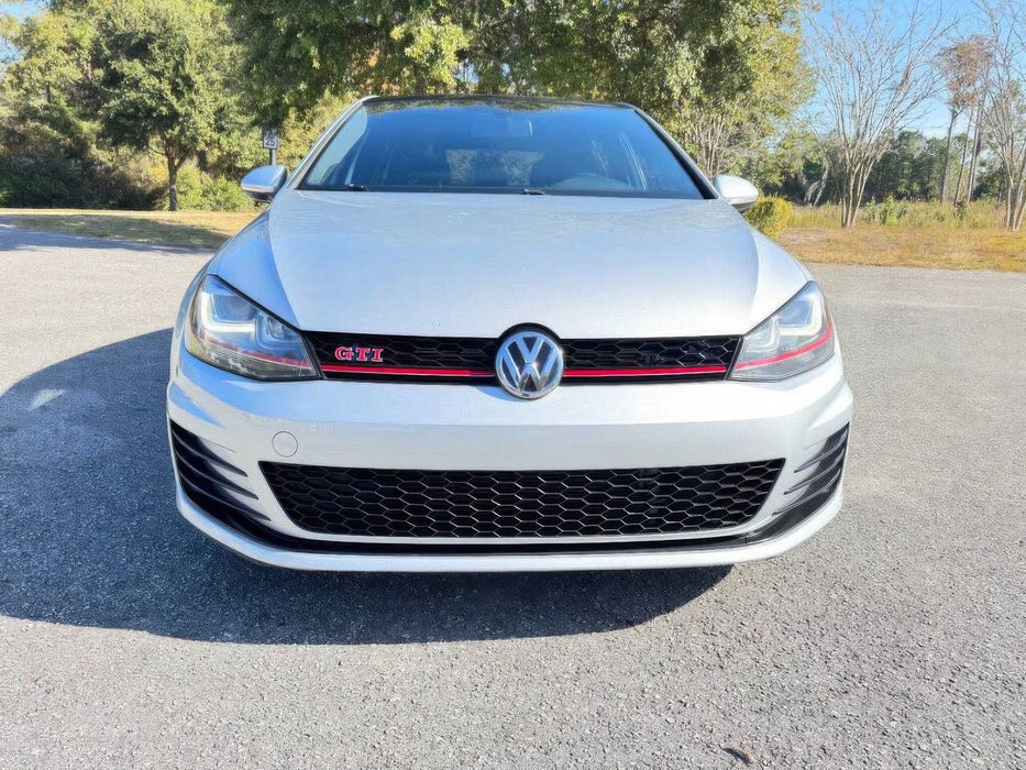 Volkswagen Golf GTI S 4-Door with Performance      2015
