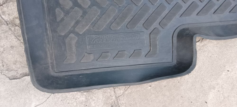 Продам комплект килимків гумових в гарному стані