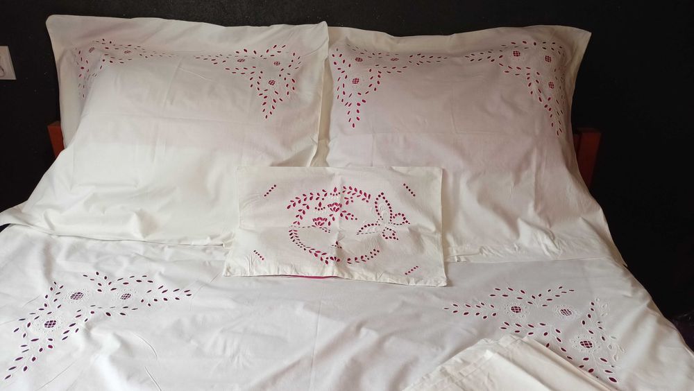 Pościel PRL, rękodzieło, haft richelieu 175 x 200, 5 cz, bawełna