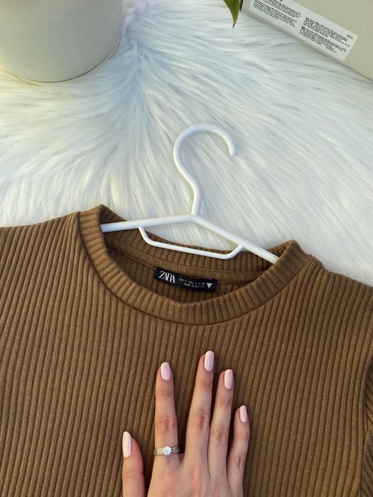 Piękny Crop Top Zara