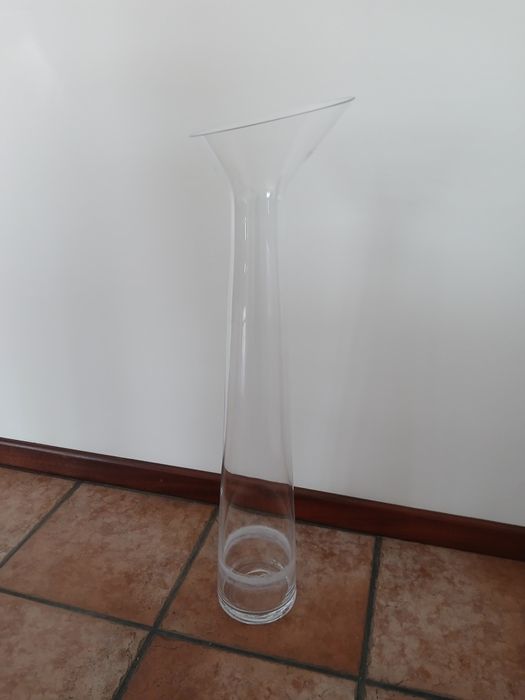 Jarra alta em vidro