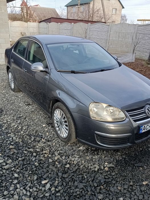 Volkswagen Jetta 5 1.6 бензин