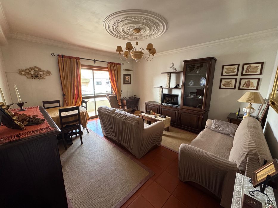 Apartamento T3 para arrendamento na Quinta do Amieiro de Baixo