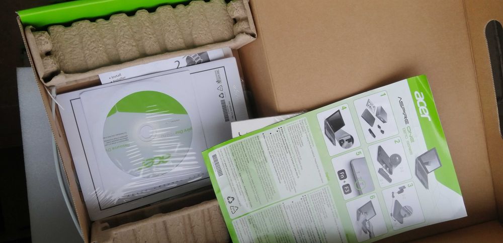 Нетбук Acer Aspire One D270 + сумка