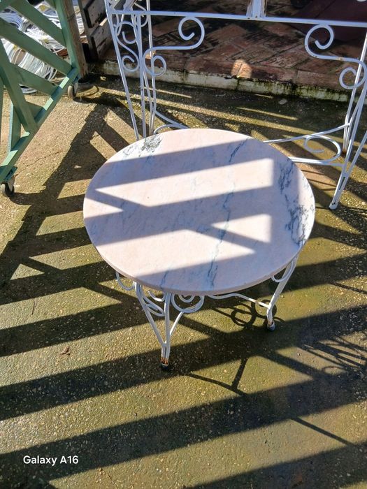 Aparador e mesa de centro