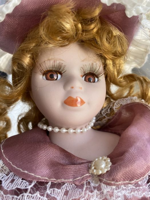 Порцелянова лялька колекційна